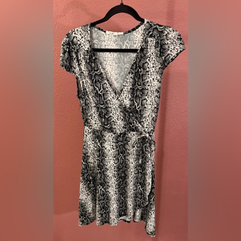 Black and White Snake Print Wrap Dress | Francesca’s | medium